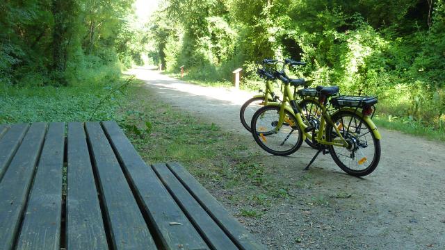 Voie Verte avec table et vélos