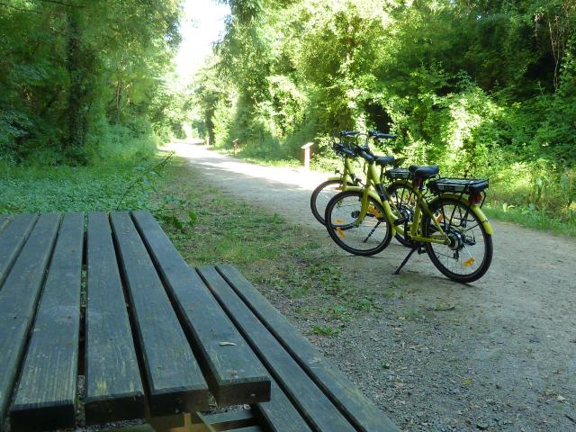 Voie Verte avec table et vélos