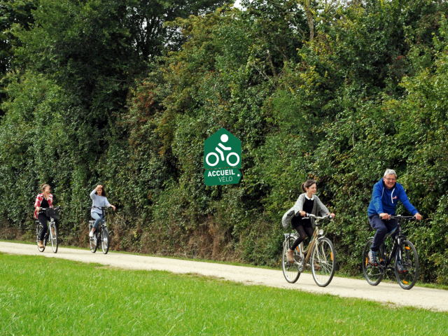 Photo Cyclotourisme Et Logo Accueil Vélo 2